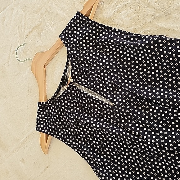 Ann Taylor Cute sleeveless blouse size M - Picture 1 of 6